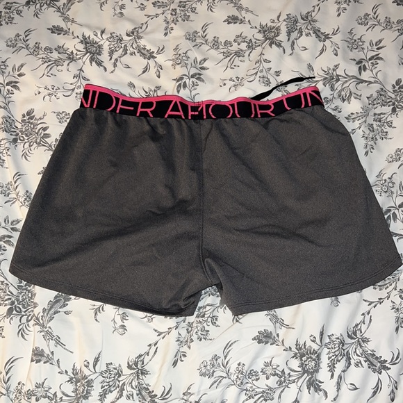 Under Armour Shorts - M - Picture 2 of 2